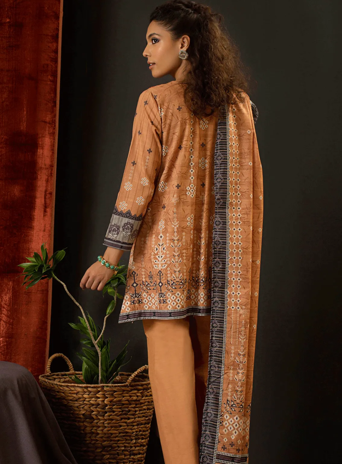 Aadab By Rashid Textile Embroidered Khaddar Unstitched 3 Piece Suit - RT23AK 8306