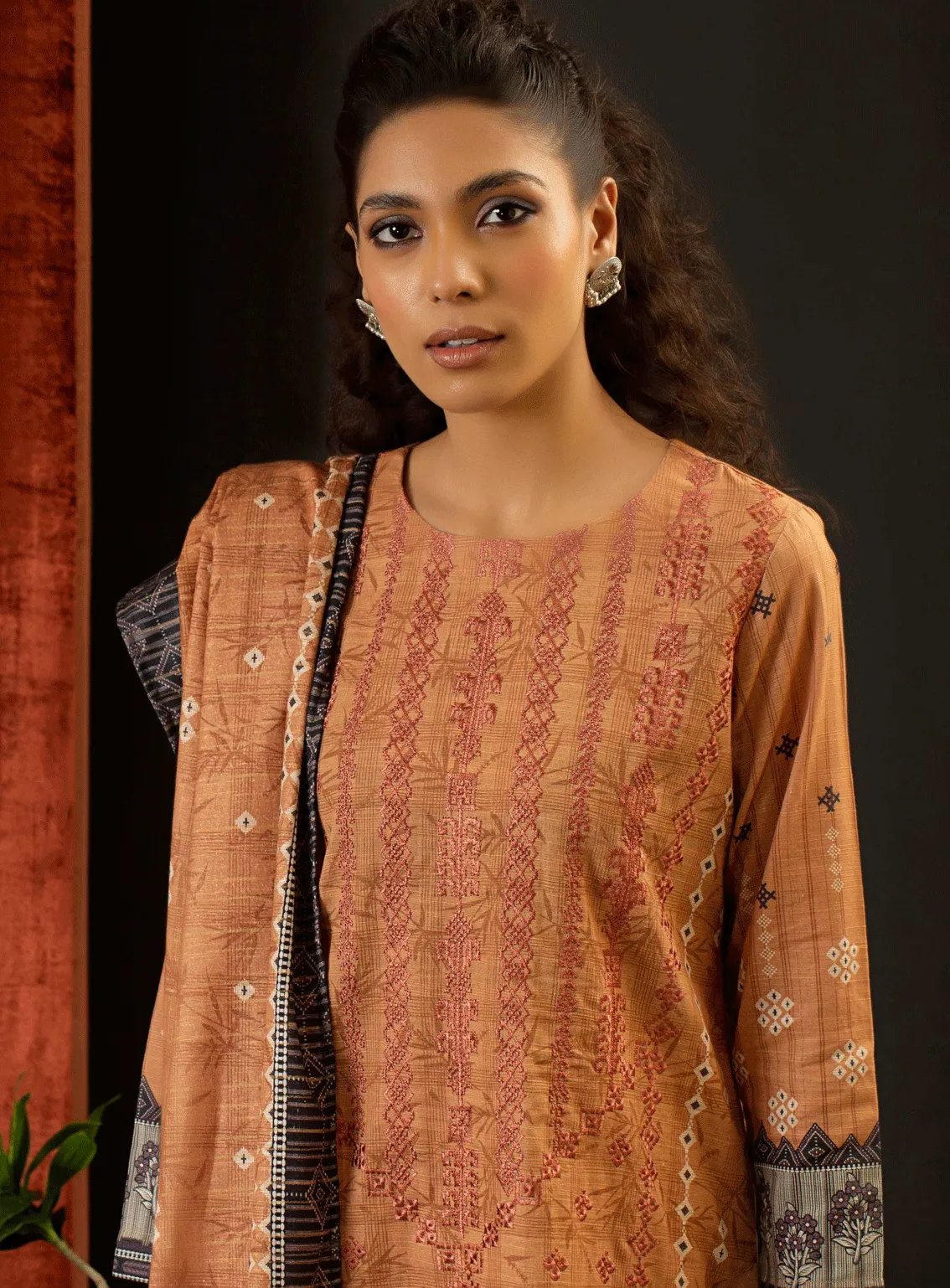 Aadab By Rashid Textile Embroidered Khaddar Unstitched 3 Piece Suit - RT23AK 8306