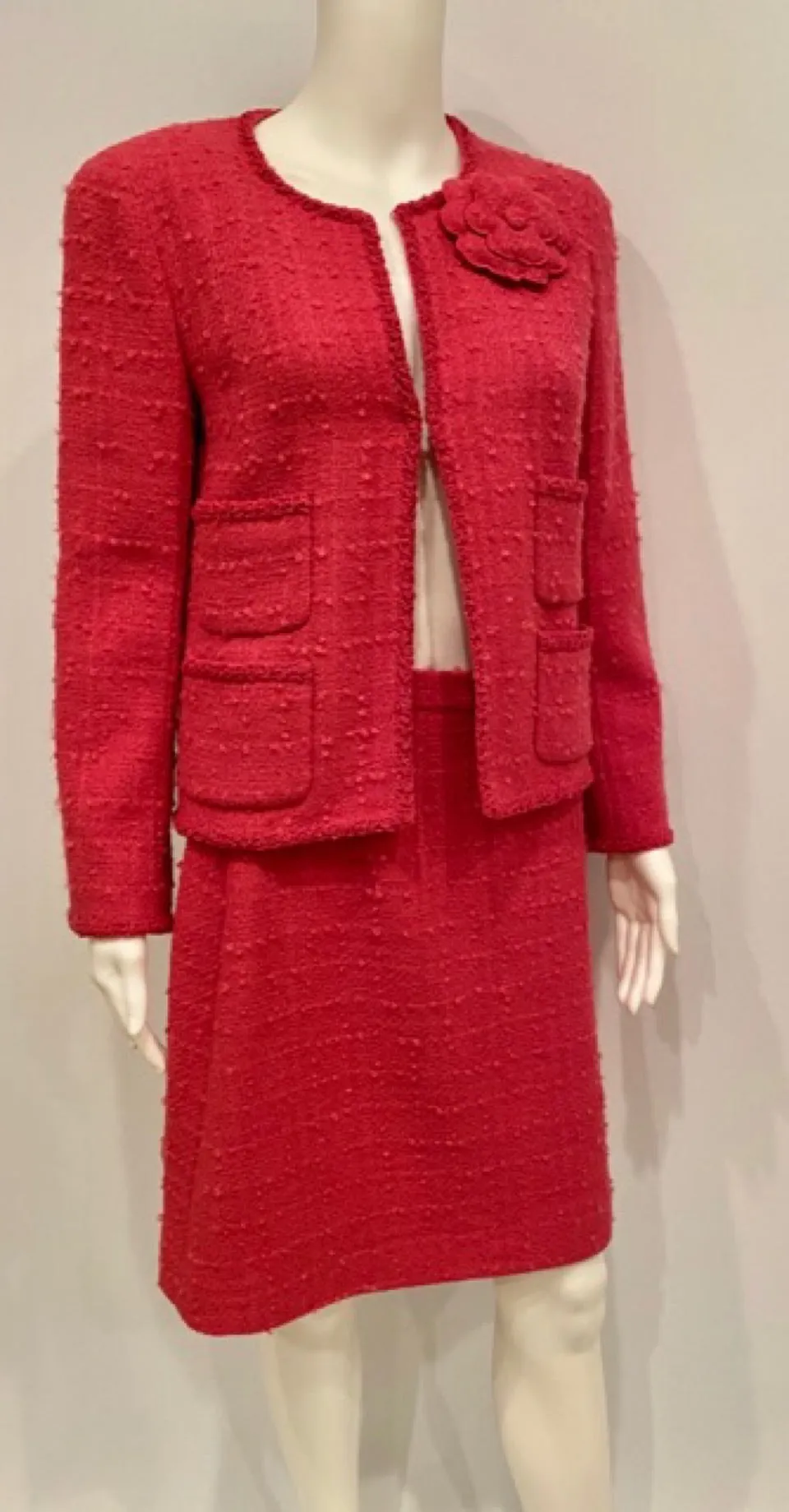 Chanel 09A, 2009 Fall Rose Color Skirt Suit with matching Camellia Pin FR 40/42 US 6