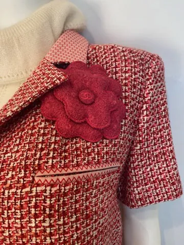 Chanel 09A, 2009 Fall Rose Color Skirt Suit with matching Camellia Pin FR 40/42 US 6